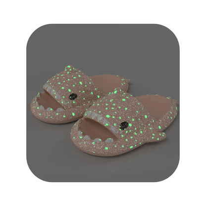 Leuchtende Hai Love Badeschuhe – Coole Flip Flops für Tag und Nacht - Bagsandlove Rosa 36 - 37 Badeschuh