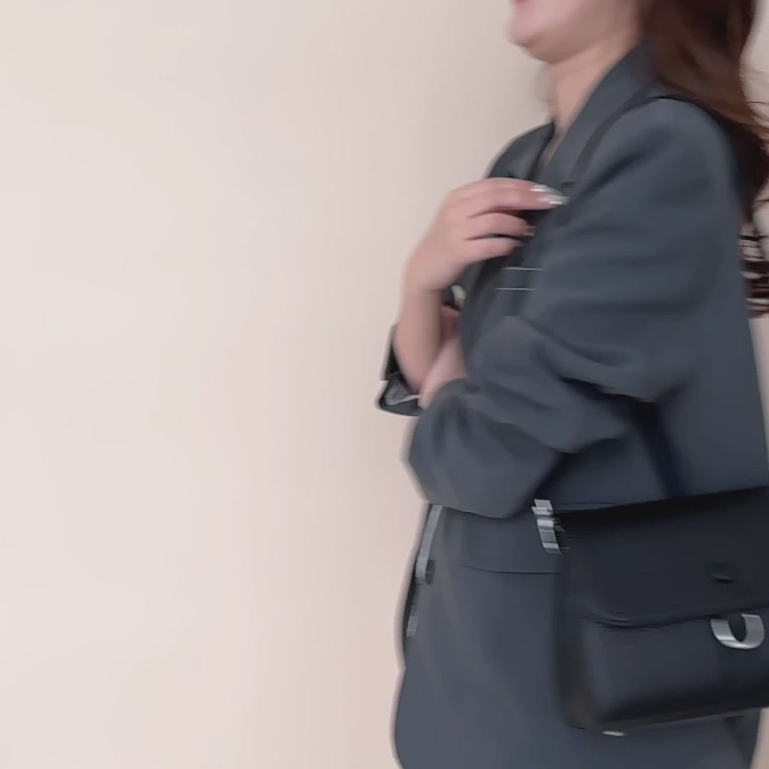 Produktvideo Clara Umhängetasche